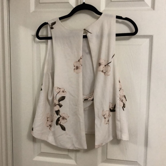 Dynamite open back sleeveless top - Picture 2 of 5